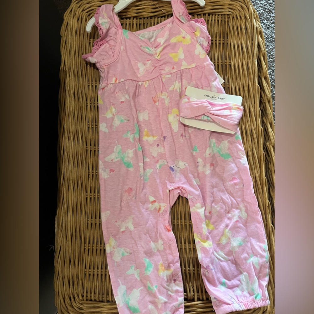 Pretty-in-Pink w/butterfly patterns. Outfit w/matching headband. SIZE 24 mo NWT